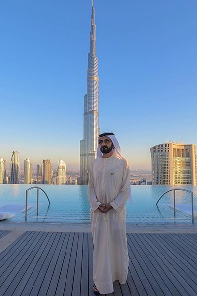 شاهد محمد بن راشد في فندق "سكاي فيو" وصورة رائعة لبرج خليفة خلفه